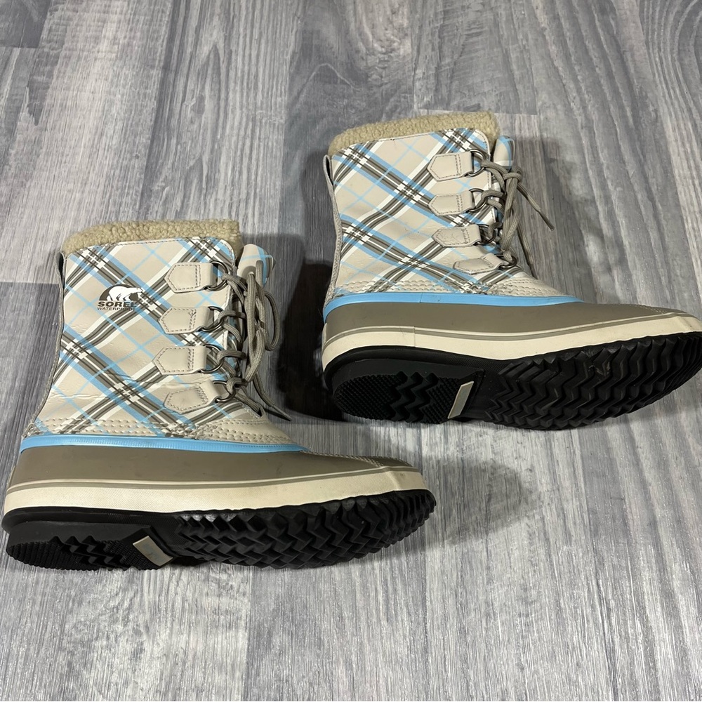 Sorel Grey, Biege, Light Blue and Black Fur-Lined Boots; 8 Women’s - Picture 2 of 12
